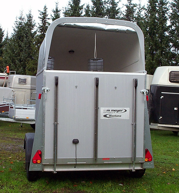 WM-Meyer Montana mit Polydach für 2 Pferde, Ausstellungsstück