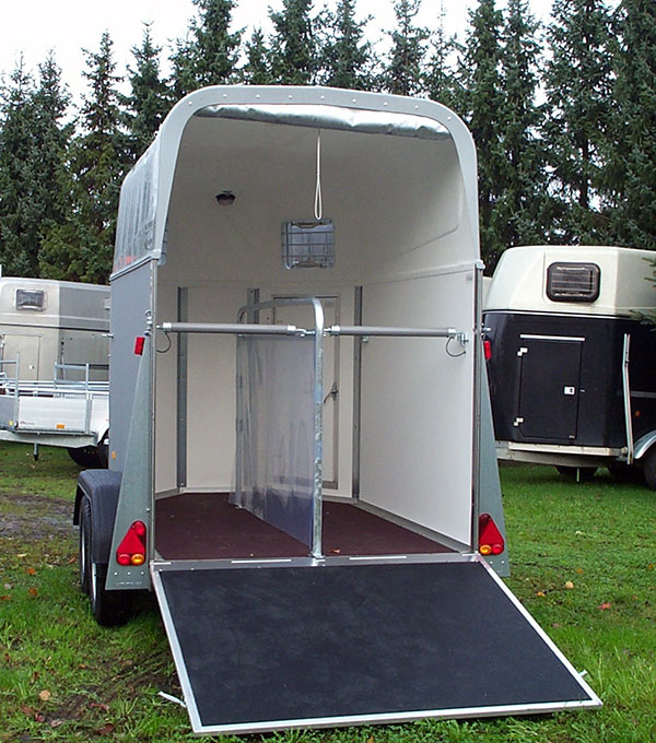 WM-Meyer Montana mit Polydach für 2 Pferde, Ausstellungsstück