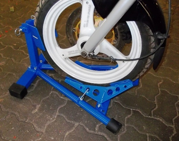 Free-Fix Motorradständer / Motorradwippe für sicheren Stand, zusammengebaut  (Druckansicht) / Anhänger Onlineshop - Kröger Fahrzeugbau