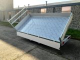 Henra KP353518 parabolic Dreiseitenkipper mit E-pumpe, Blattfederachsen, 3500kg zGG, 351x185x30cm, Rampenschchten
