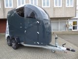 Careliner M grey/grey mit Panoramadach, Sattelkammer Premium, Alufelgen Ultimate Black, Boxenstangenzusatzpolster, dritte Bremsleuchte LED, zweite Innenleuchte LED