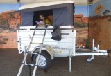 Alutrail Adventure, 1,4t zGG, Lademae: 216x135x69cm, mit Hartschalen Dachzelt Dingo fr 3 Personen