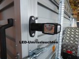 (Bild von LED Umrissleuchten hinten links und rechts montiert)